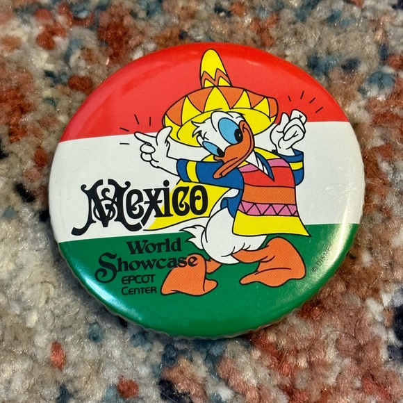 Donald Duck The Three Caballeros Mexico Button - Picture 4 of 5